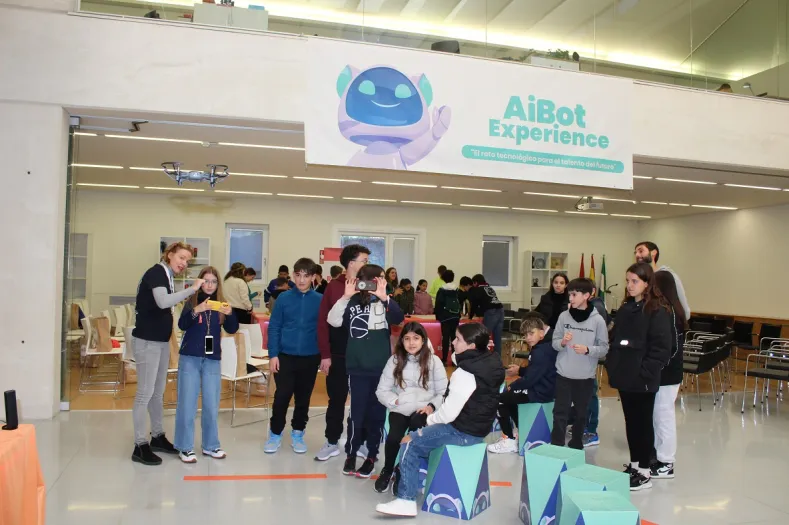 II AiBot Experience: 500 escolares granadinos de 8 a 13 años diseñarán sus propios robots con inteligencia artificial